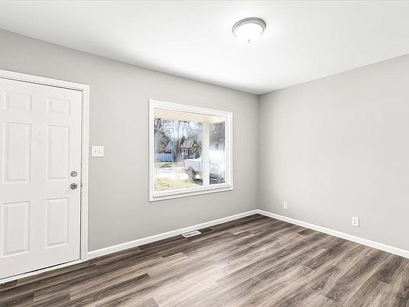 4th image of 9167 Deering St