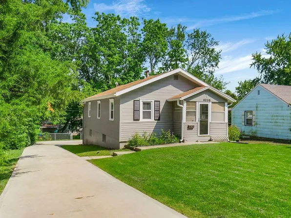 8205 Grand Ave, Kansas City, MO 64114