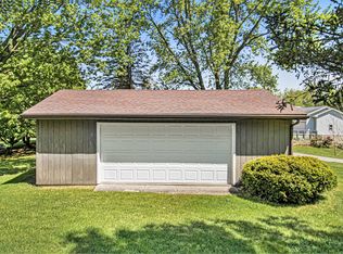 Milo Dr, Jackson, MI 49201