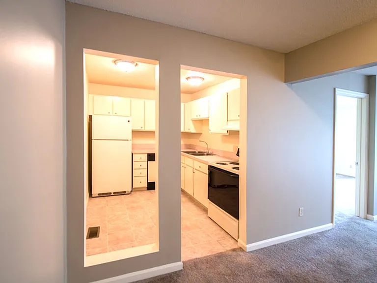 Fountain Lake Apartment Homes — Photo 8