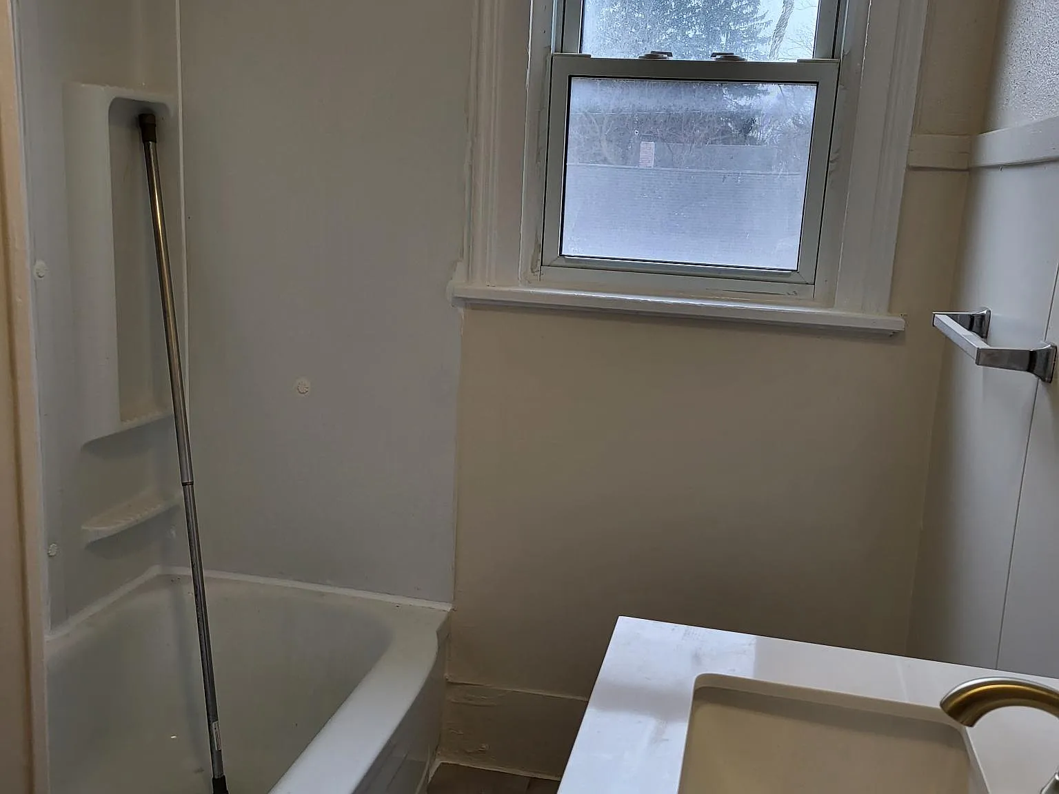 921 Hancock St — Photo 2