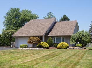 118 Sweetmans Ln, Manalapan, NJ