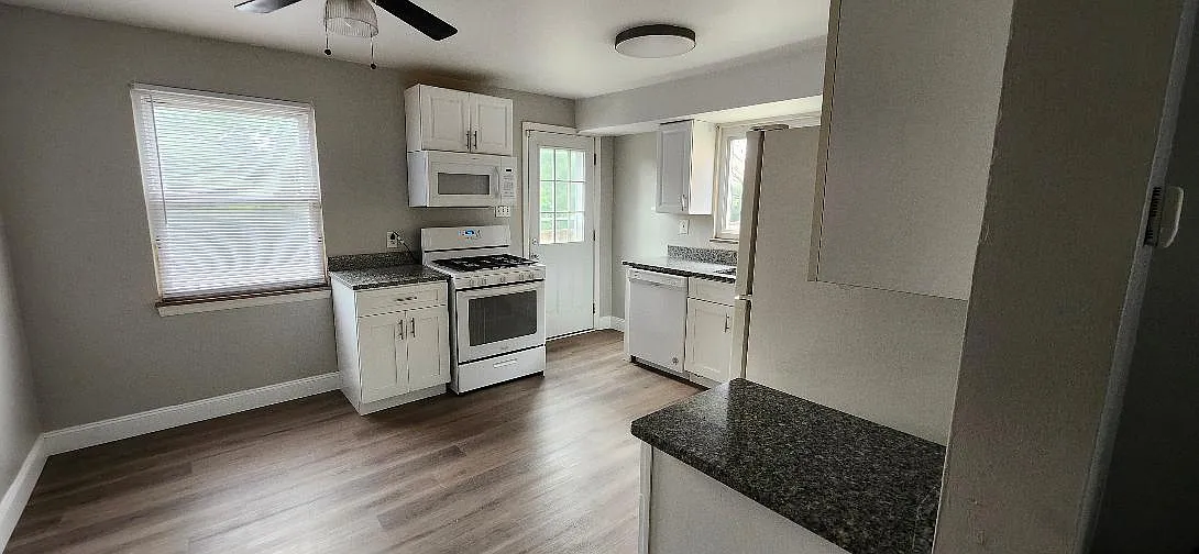 2 bed, 1050 sqft, $1,200 — Photo 3