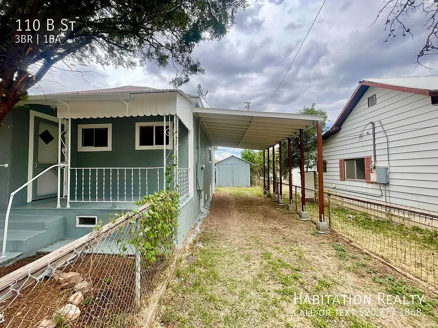 3bed/1 bath + office/den at Old Bisbee! Renovated, garage, enclosed yard, lots of storage! — Photo 3