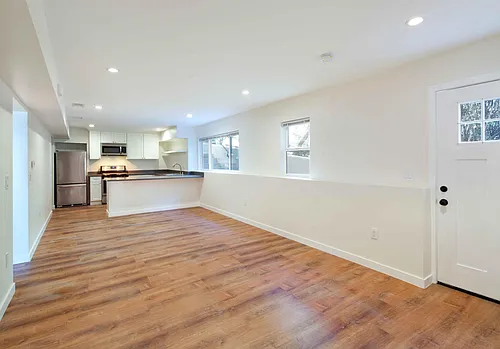 429 Athol Ave Photo 1