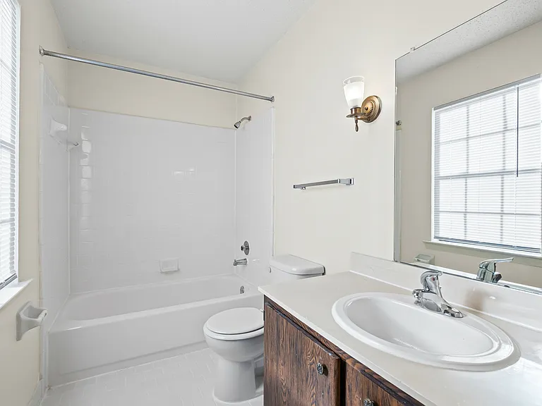 Fairfax Manor Townhomes — Photo 15