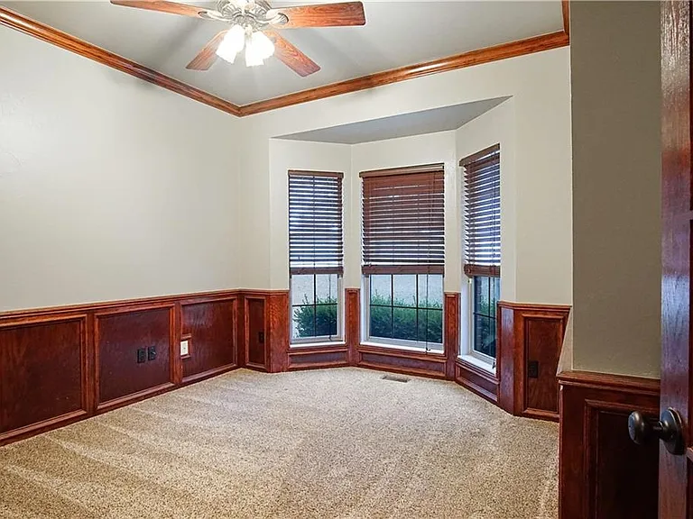 9417 Forest Dale Dr — Photo 18