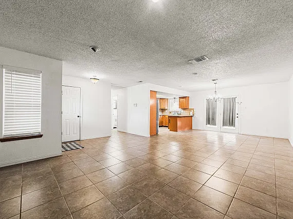 515 E Aspen St — Photo 4