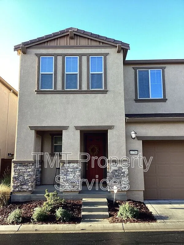 4 bed, 2.5 bath, 1945 sqft, $3,050 — Photo 1