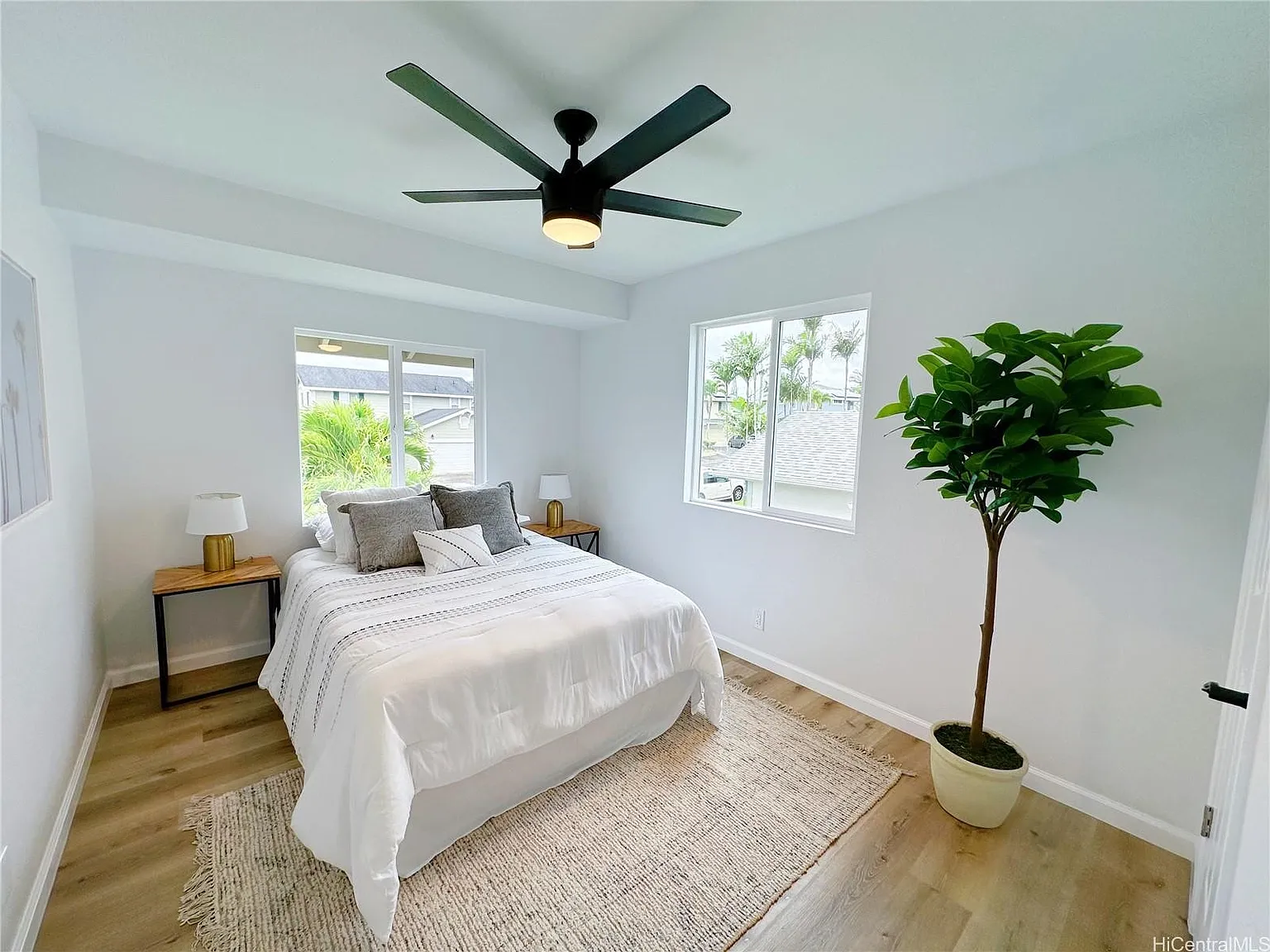 3 bed, 2.5 bath, 1336 sqft, $4,800 — Photo 4