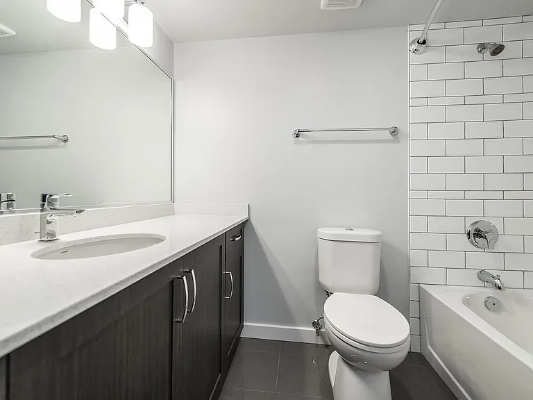 2648 Graham St #401 — Photo 12