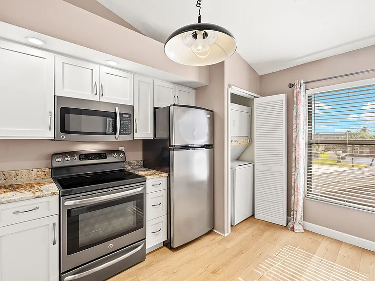 4616 SE 5th Pl #208 — Photo 9