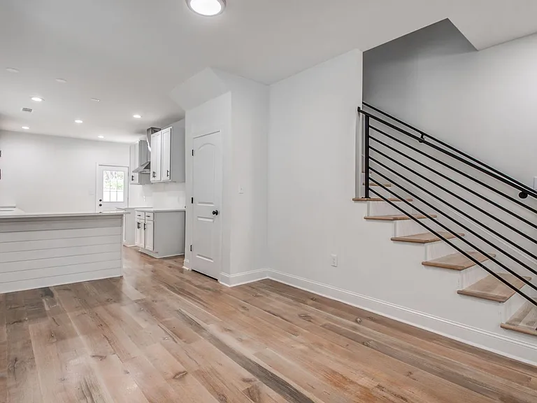 1825 Young Ave — Photo 13