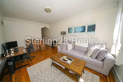 25-32 35th St #3B Photo 1