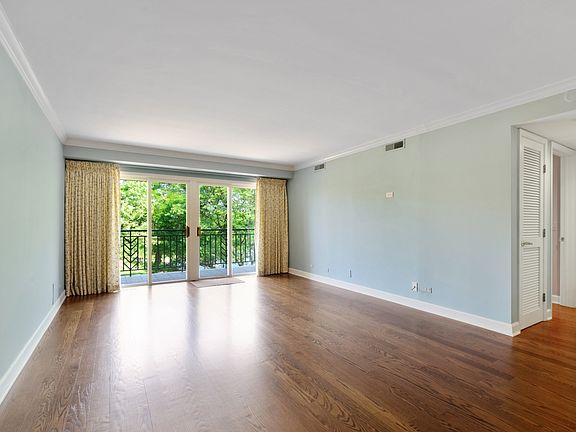 5th image of 3950 W Bryn Mawr Ave APT 310