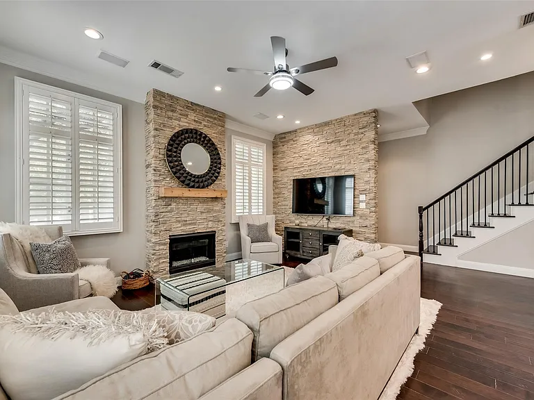 2902 N Pearl St — Photo 13