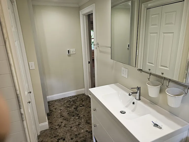 Main Level - Master Bedroom's bathroom with heated floors