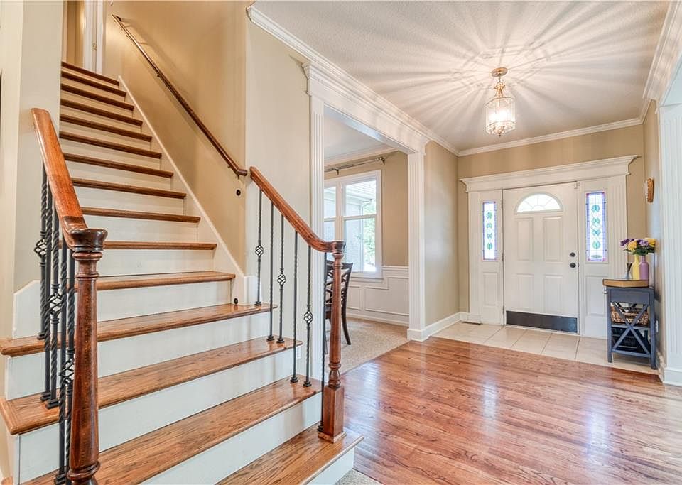 5800 Robinson Ln, Overland Park, KS 66202 | MLS #2434431 | Zillow