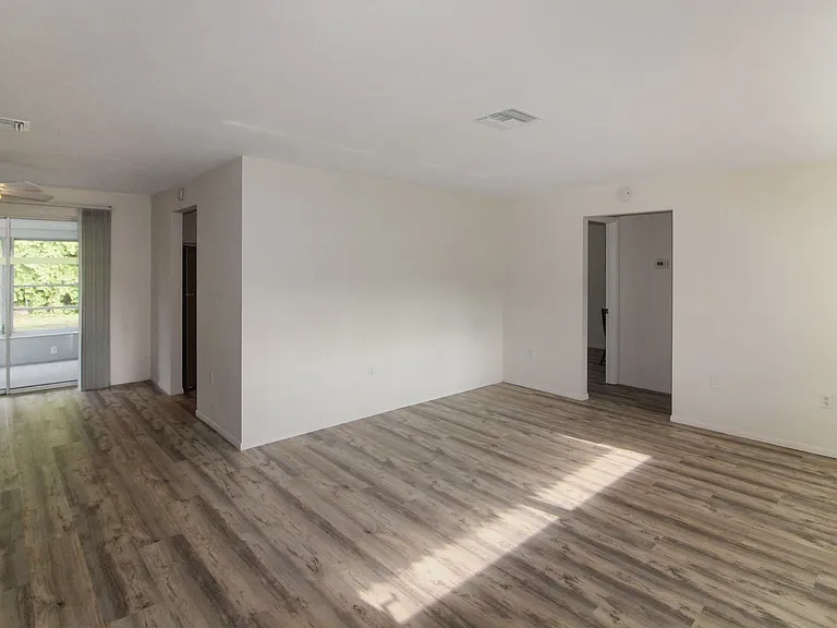 253 Alsace Ave — Photo 2