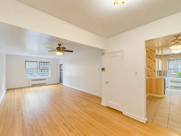 915 East 17th Street image 2 of 12