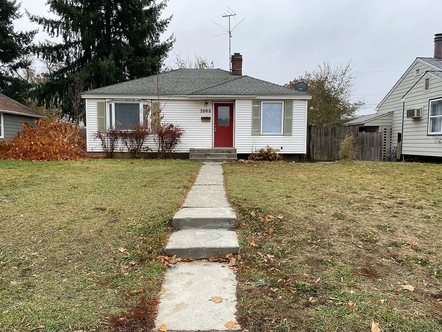 3 bedroom, 1 bathroom (one egress room) Single Family Home Available now! — Photo 1