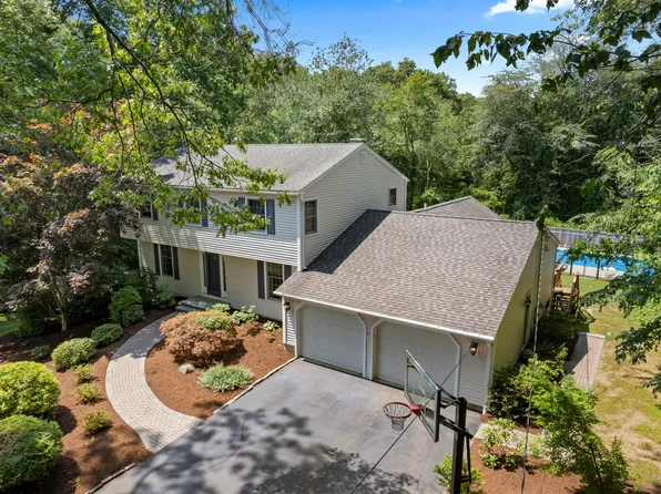 241 Hunters Trail, Madison, CT 06443