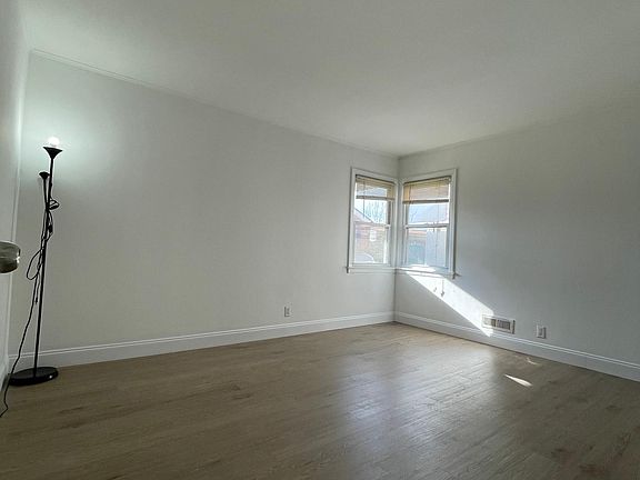 4th image of 15716 16th Ave Floor 1