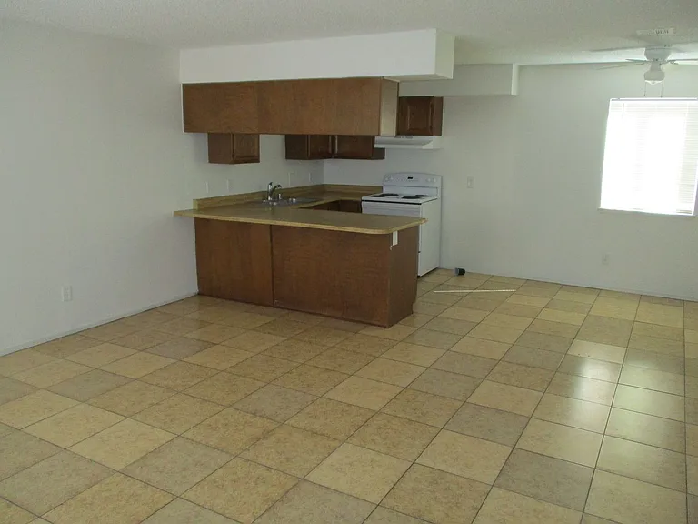2209 N Jones Blvd — Photo 1