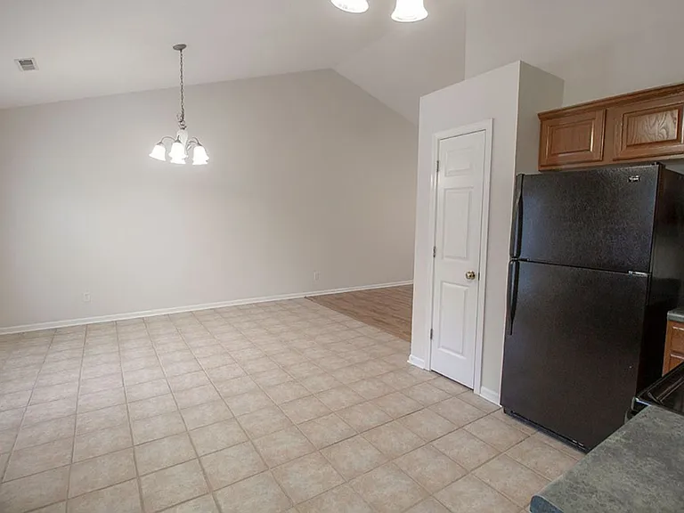 1920 Harmony St — Photo 13