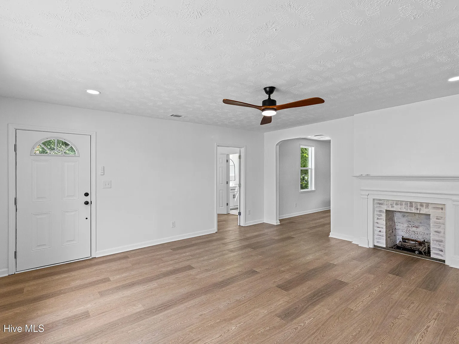 3 bed, 2.0 bath, 1511 sqft, $1,850 — Photo 4