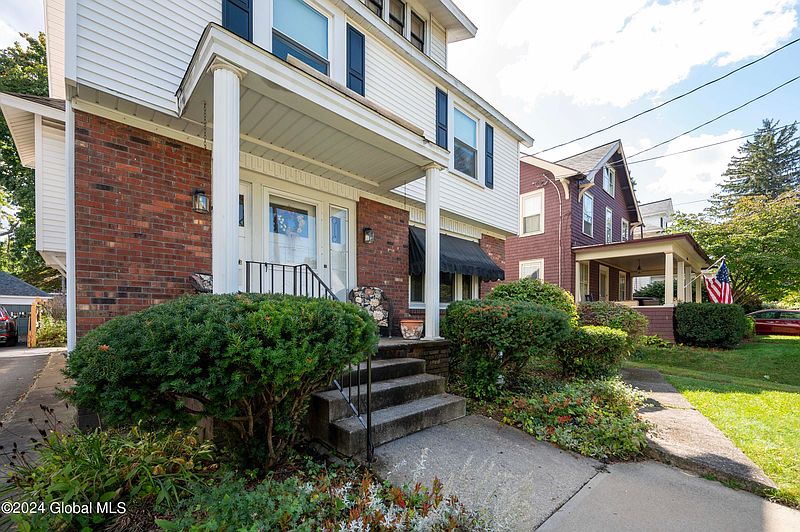 2nd image of 1046 Ardsley Road
