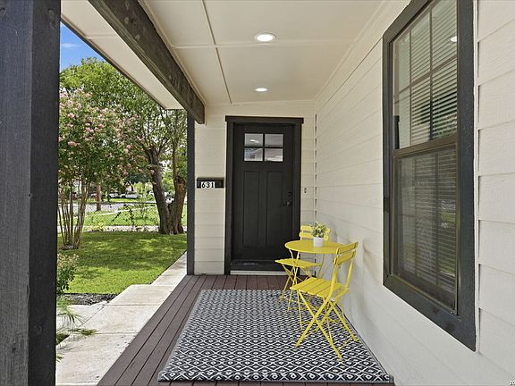 3rd image of 631 W Olmos