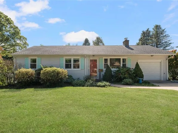 55 Dahlia Dr, North Kingstown, RI 02852