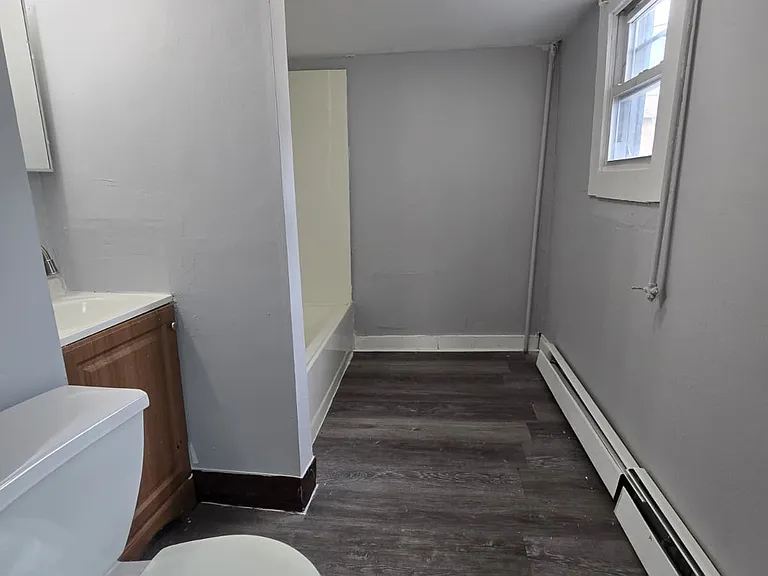 122 16th Ave #2R — Photo 6