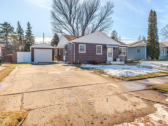 3rd image of 111 Seminole Ave
