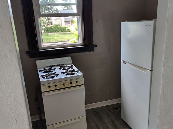 3rd image of 415 E Gilbert St APT 3