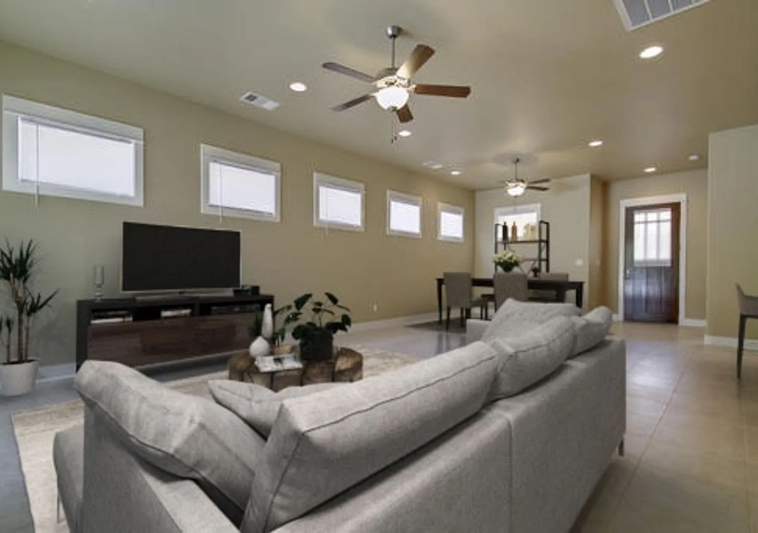 Ut Pre-Lease: Wood Floors, North Campus, Large Living Space, 2011 Construction, Custom High End K... — Photo 2