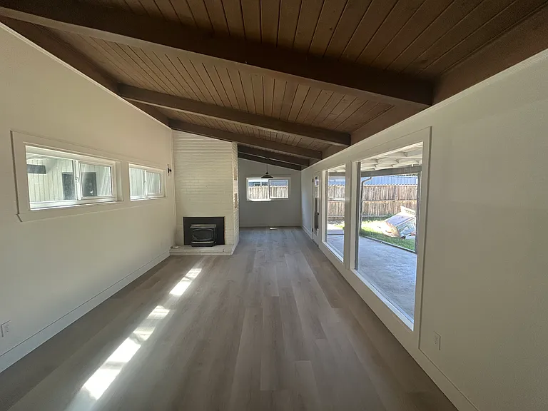6335 N Pershing Ave — Photo 5