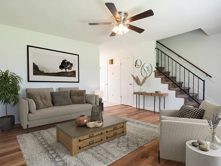 Country Club Apartments — Photo 7