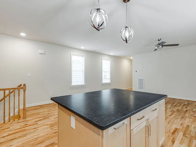 1101 Oakwood Ave — Photo 6