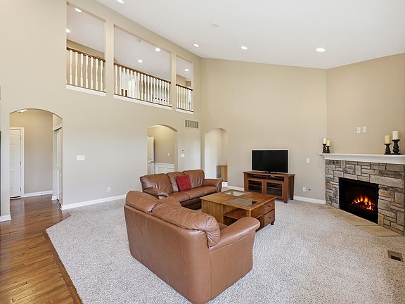 3rd image of 1113 Clearwell Dr