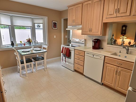 5th image of 2828 Barlow St