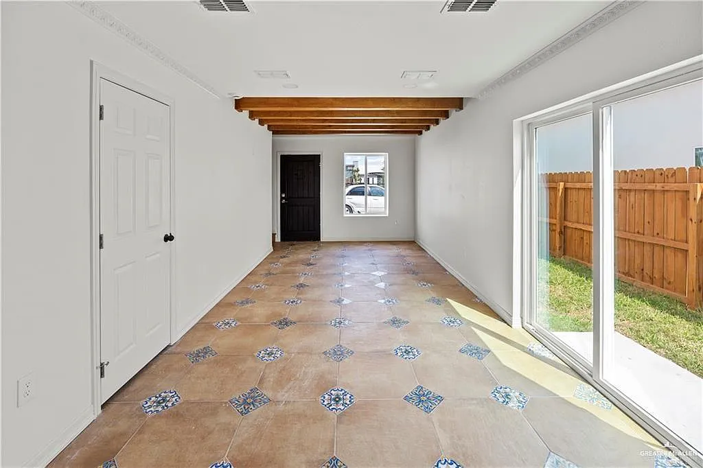 2 bed, 2.5 bath, 1079 sqft, $1,600 — Photo 4