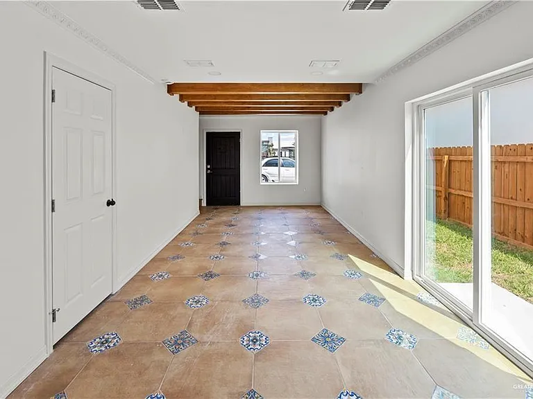 1412 E Karen St #A — Photo 4