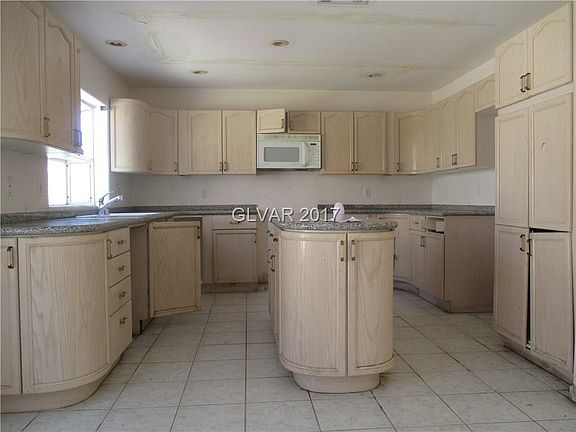 4th image of 9172 Sapphire Point Ave