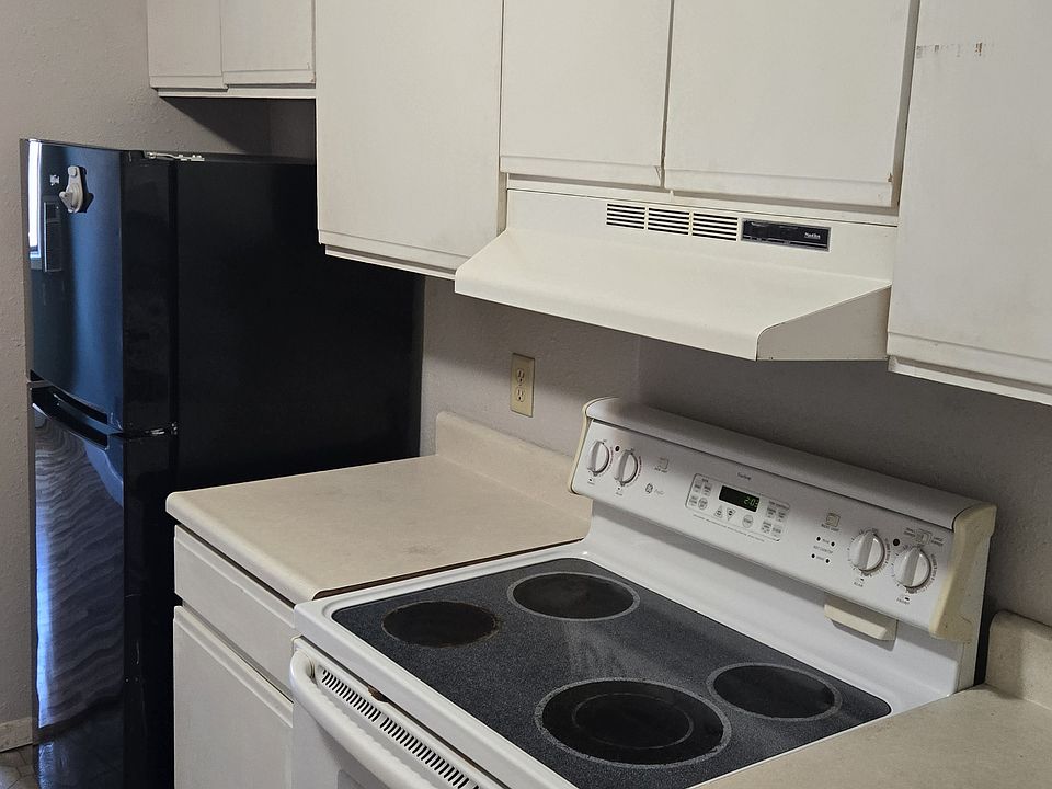 1st image of 8 Main St S #2