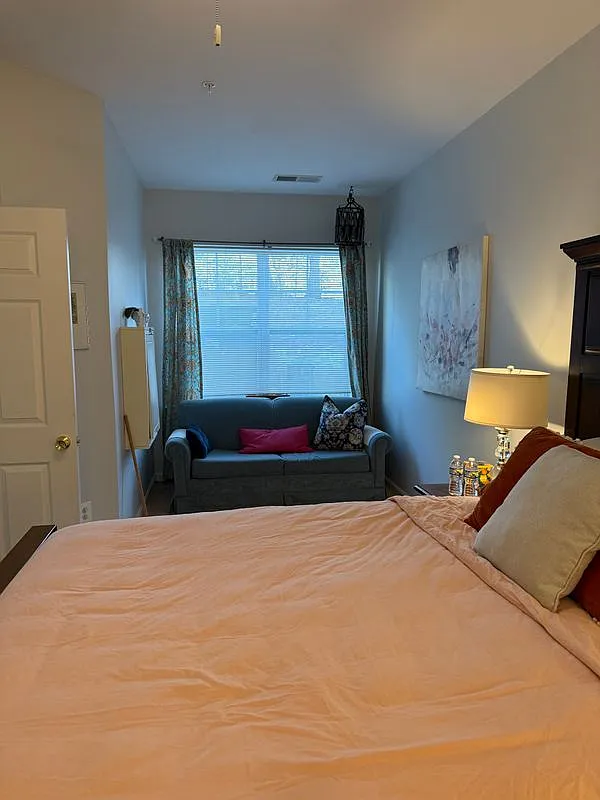 1 bed, 1.0 bath, 1236 sqft, $1,300 — Photo 1