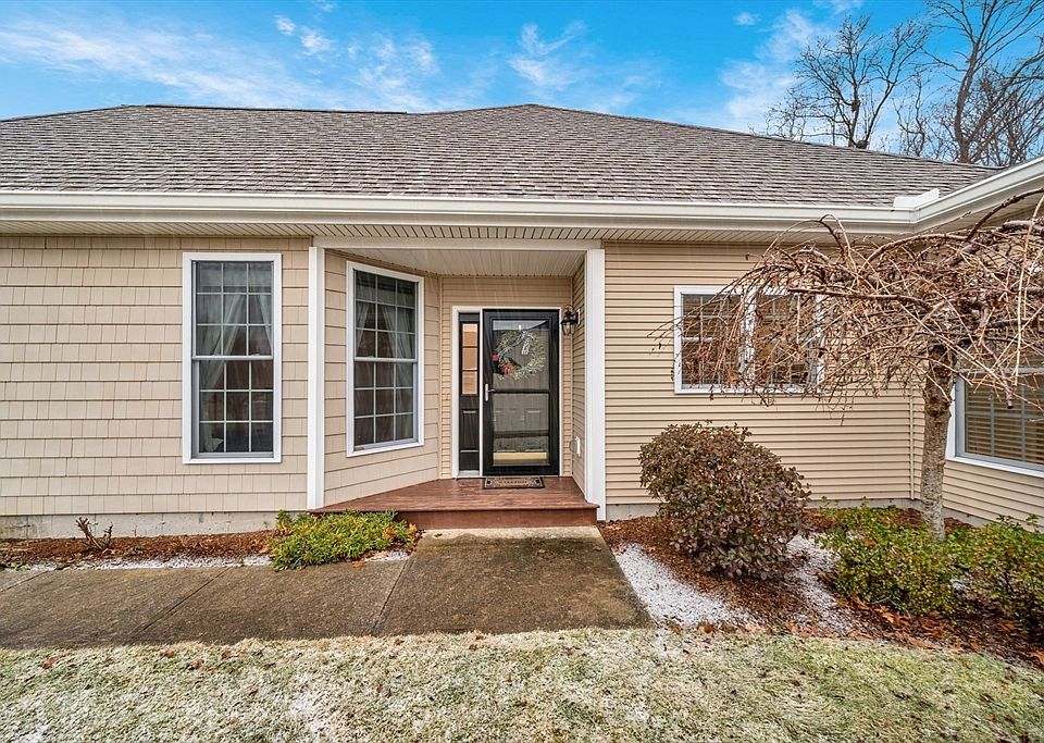 1st image of 11 Summerfield Dr #11