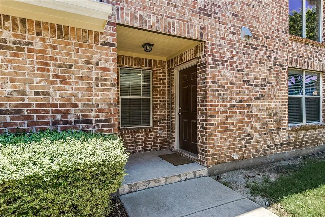 3 bed, 1940 sqft, $2,200 — Photo 3