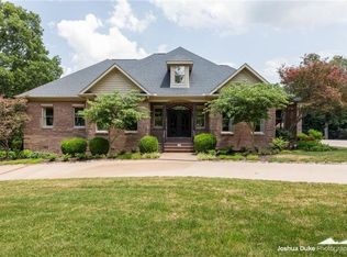 2758 N Charleston Xing, Fayetteville, AR 72703